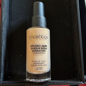 Smashbox studio skin 15 hour wear hydrating foundation